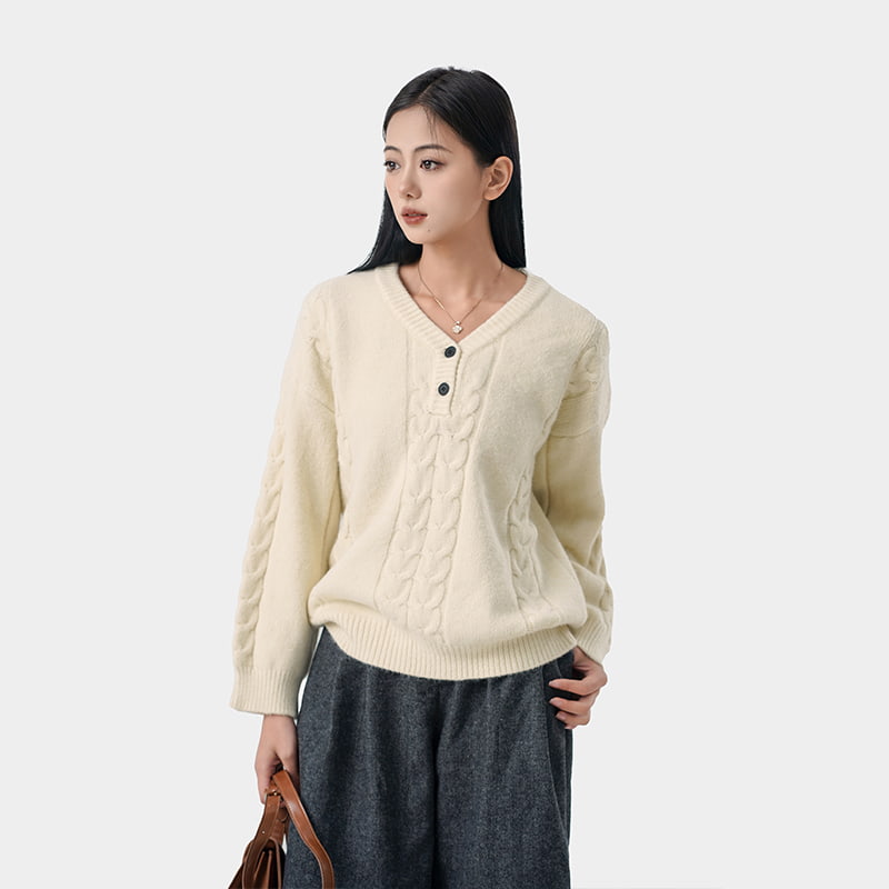 纽扣V领宽松毛衣