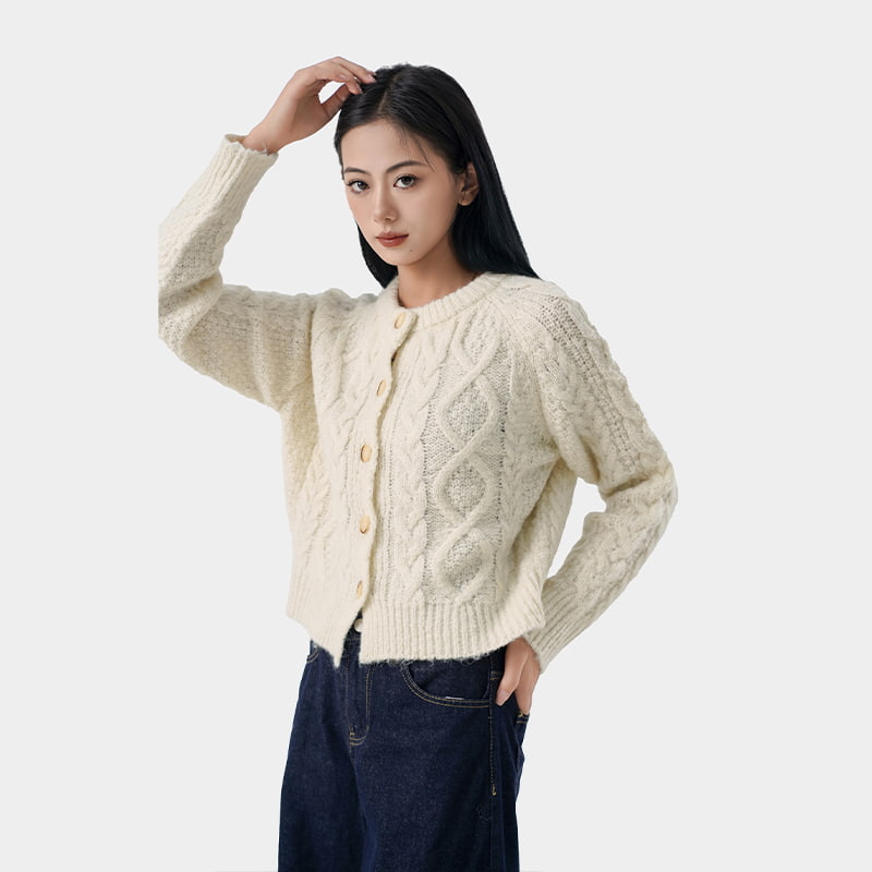 蓬松圆领菱格绞花针织开衫